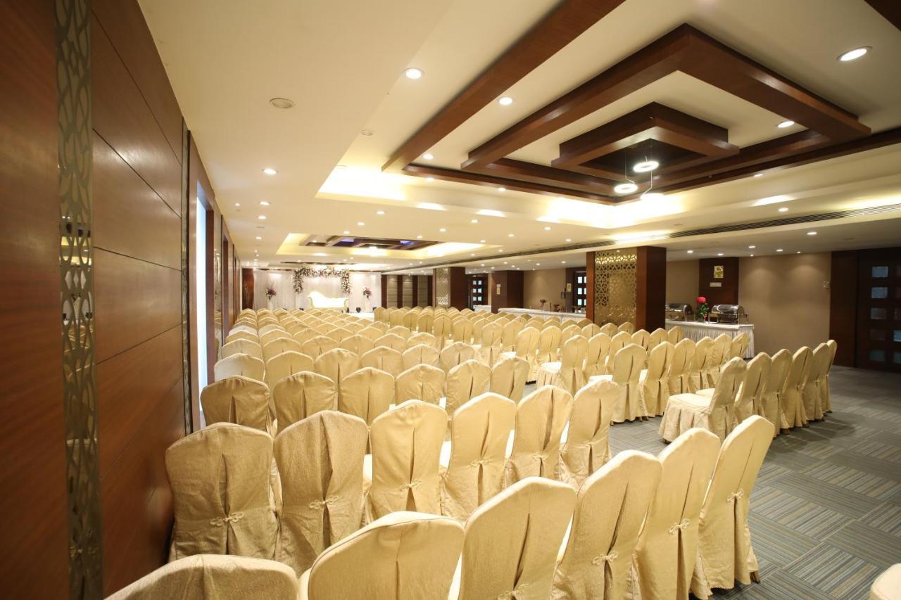 The Byke Suraj Plaza Pure Veg, Thane Exterior photo