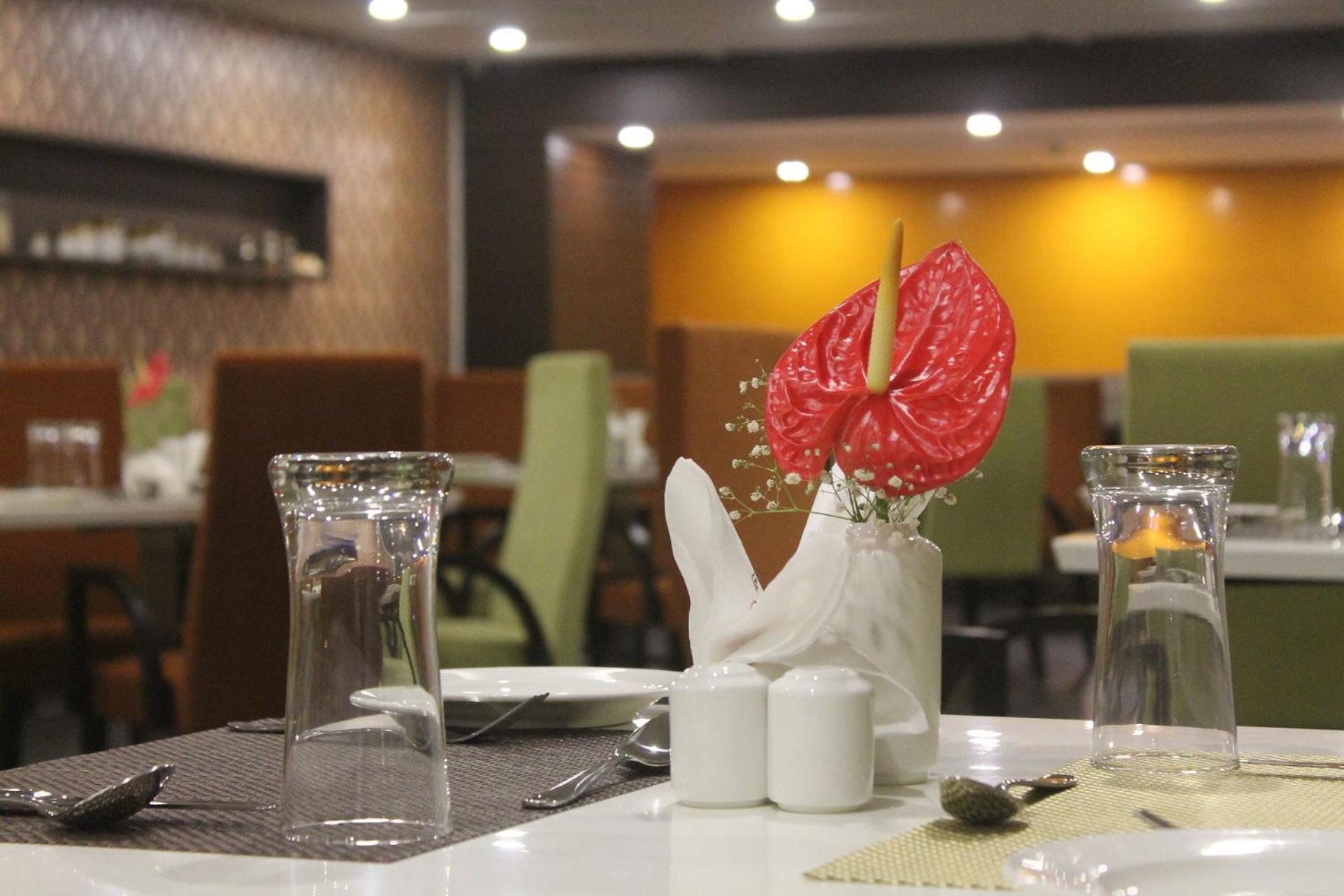 The Byke Suraj Plaza Pure Veg, Thane Exterior photo