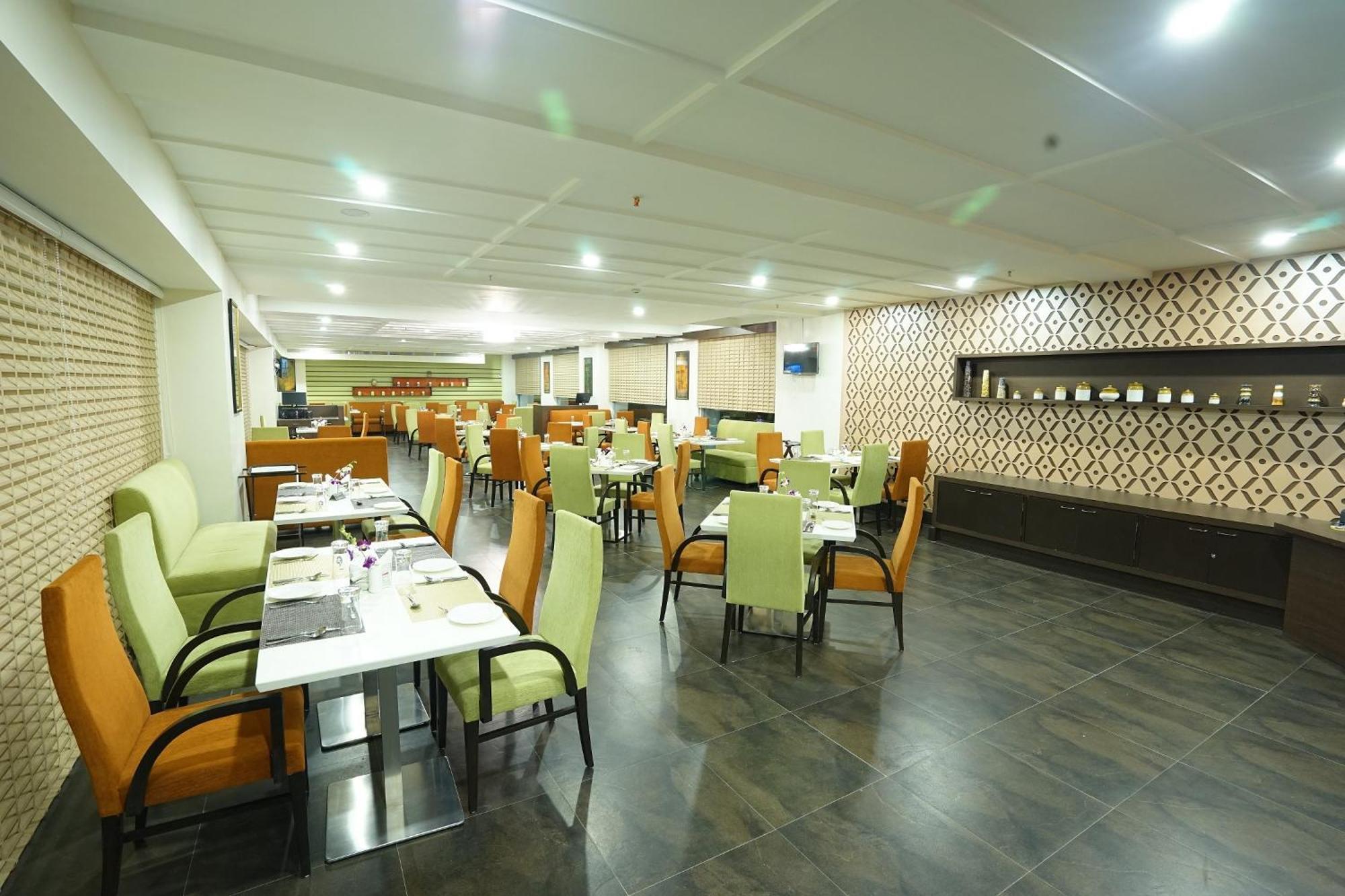 The Byke Suraj Plaza Pure Veg, Thane Exterior photo